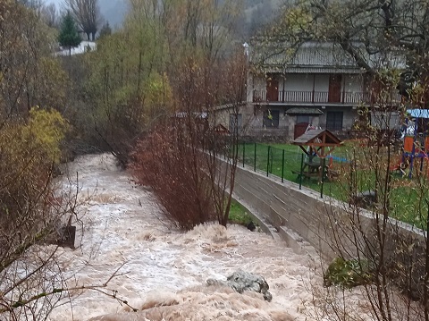 Ξανά αποκλεισμένα τα χωριά του Ασπροποτάμου από τα ακραία φαινόμενα τα τελευταία 24ωρα (ΦΩΤΟ)