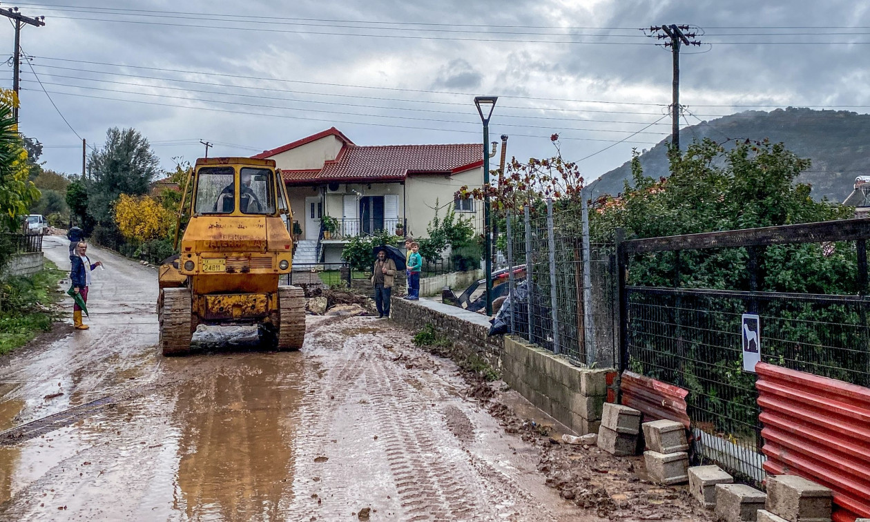 Βομδαρδισμένο τοπίο η Ήπειρος μετά την κακοκαιρία: Ζημιές σε καλλιέργειες, δρόμους και γέφυρες