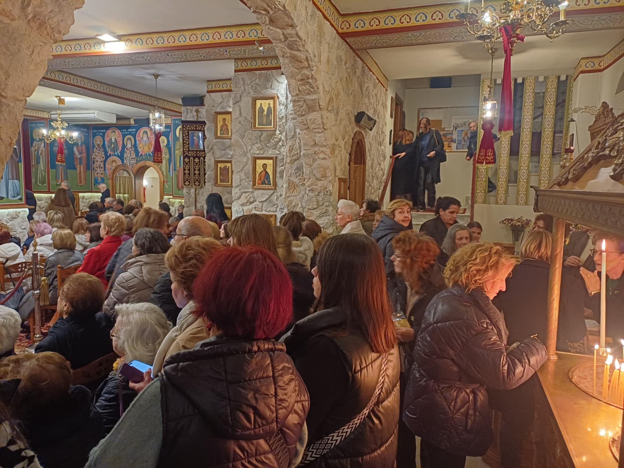 Πλήθος πιστών στο Μητροπολιτικό Παρεκκλήσιο της Αγίας Αικατερίνης, στην περιοχή του Αλκαζάρ (ΦΩΤΟ+video)