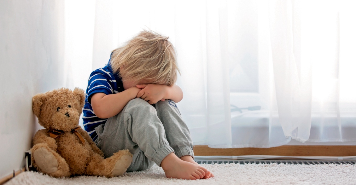 Φρίκη στην Αθήνα: 20χρονος ασελγούσε στους 2 και 4 ετών ανιψιούς του μαζί με τον σύντροφό του