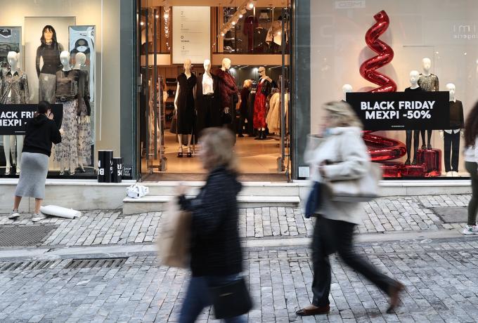 Black Friday: Τέλος οι ουρές για τηλεοράσεις και συσκευές - Πώς ψωνίζουν πλέον οι Έλληνες