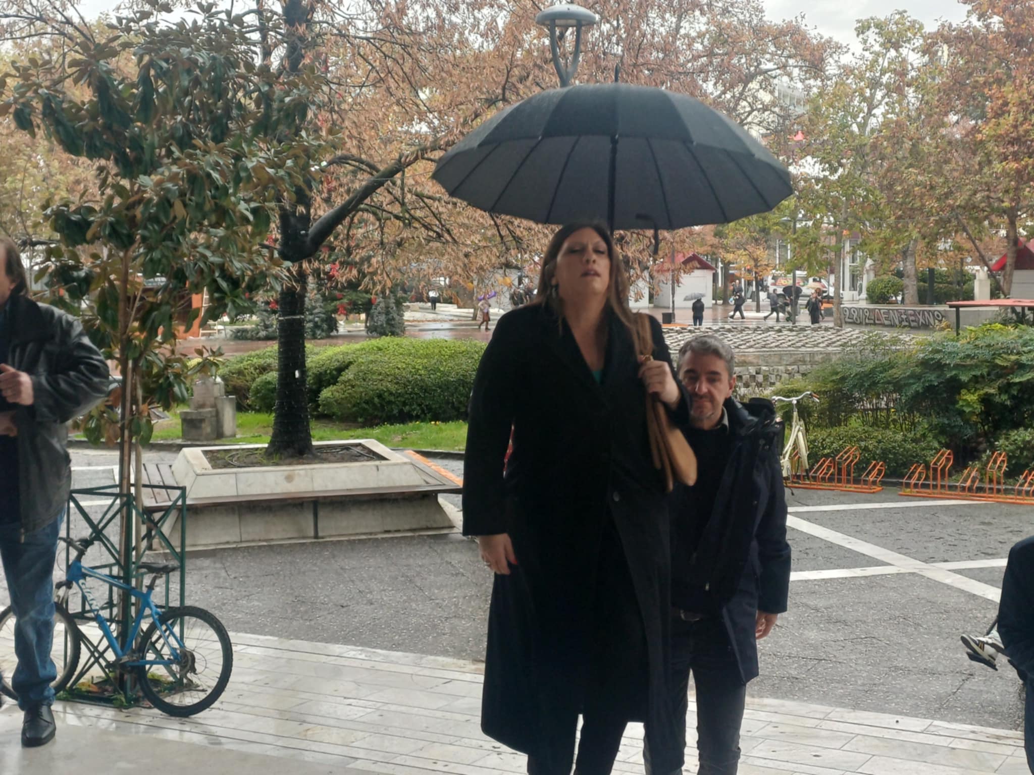 Υπόθεση Τεμπών: Συνεχίζεται σήμερα η δίκη για το βίντεο της εμπορικής -στη Λάρισα εκ νέου Κωνσταντοπούλου, Βελόπουλος (ΦΩΤΟ)