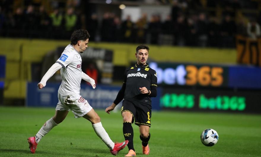 Πάλεψε με 10 η ΑΕΛ ισοφάρισε τον Άρη στις καθυσερήσεις στο θρίλερ του Χαριλάου αλλά δέχτηκε άμεσα γκολ