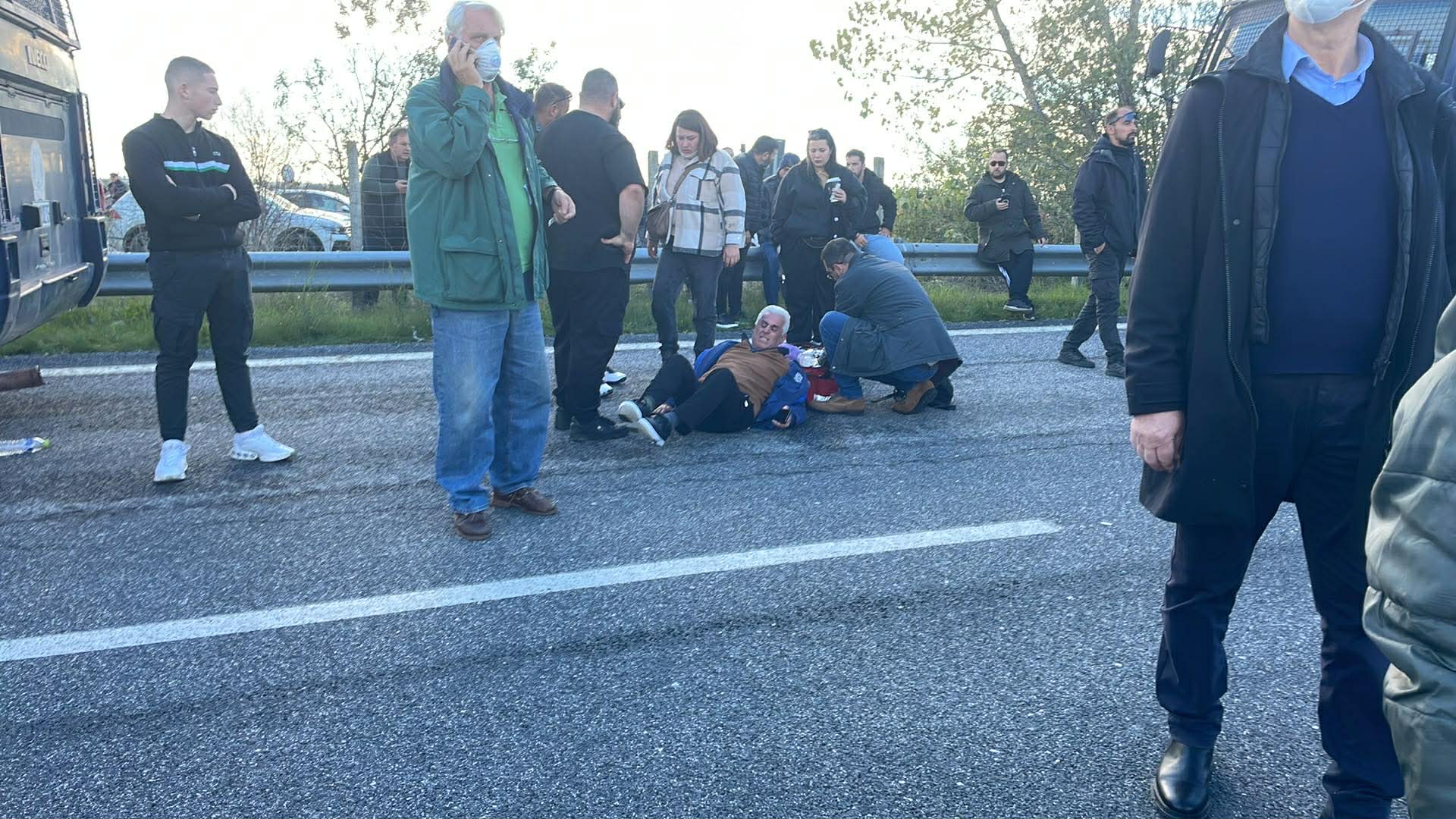 Γνωστός αγροτοσυνδικαλιστής της Λάρισας στο πανεπιστημιακό μετά τα επεισόδια με τα ΜΑΤ στη Νίκαια (ΦΩΤΟ+video)