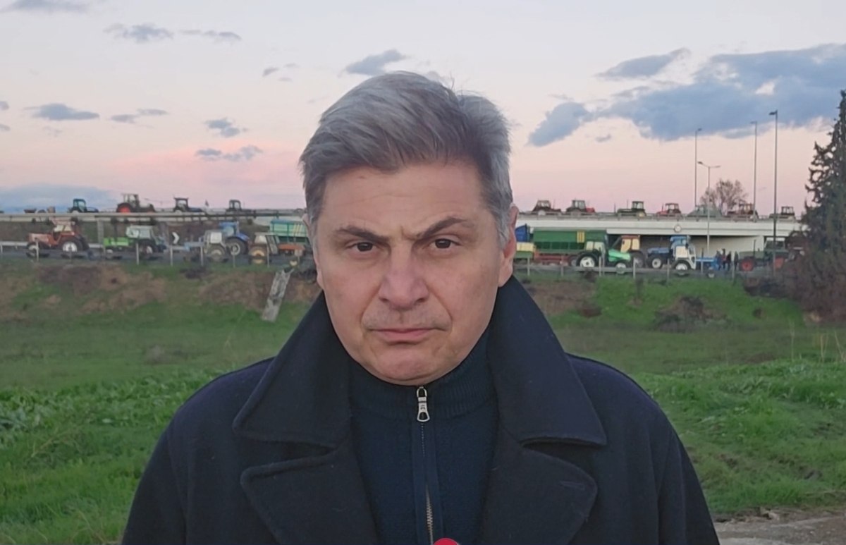 Φαραντούρης από το μπλόκο Νίκαιας: «Η αδιαφορία και η διαφθορά σκοτώνουν τον πρωτογενή τομέα»