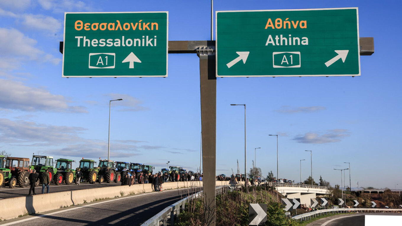 Κλιμακώνουν τις κινητοποιήσεις οι αγρότες με νέα μπλόκα - Από παρακαμπτηρίους η κίνηση σε Ε65 και ΠΑΘΕ