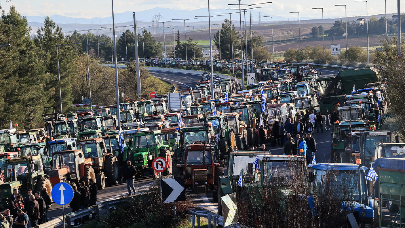 «Τα τρακτέρ ήρθαν για να μείνουν»: Αποφασισμένοι να συνεχίσουν τις κινητοποιήσεις οι αγρότες