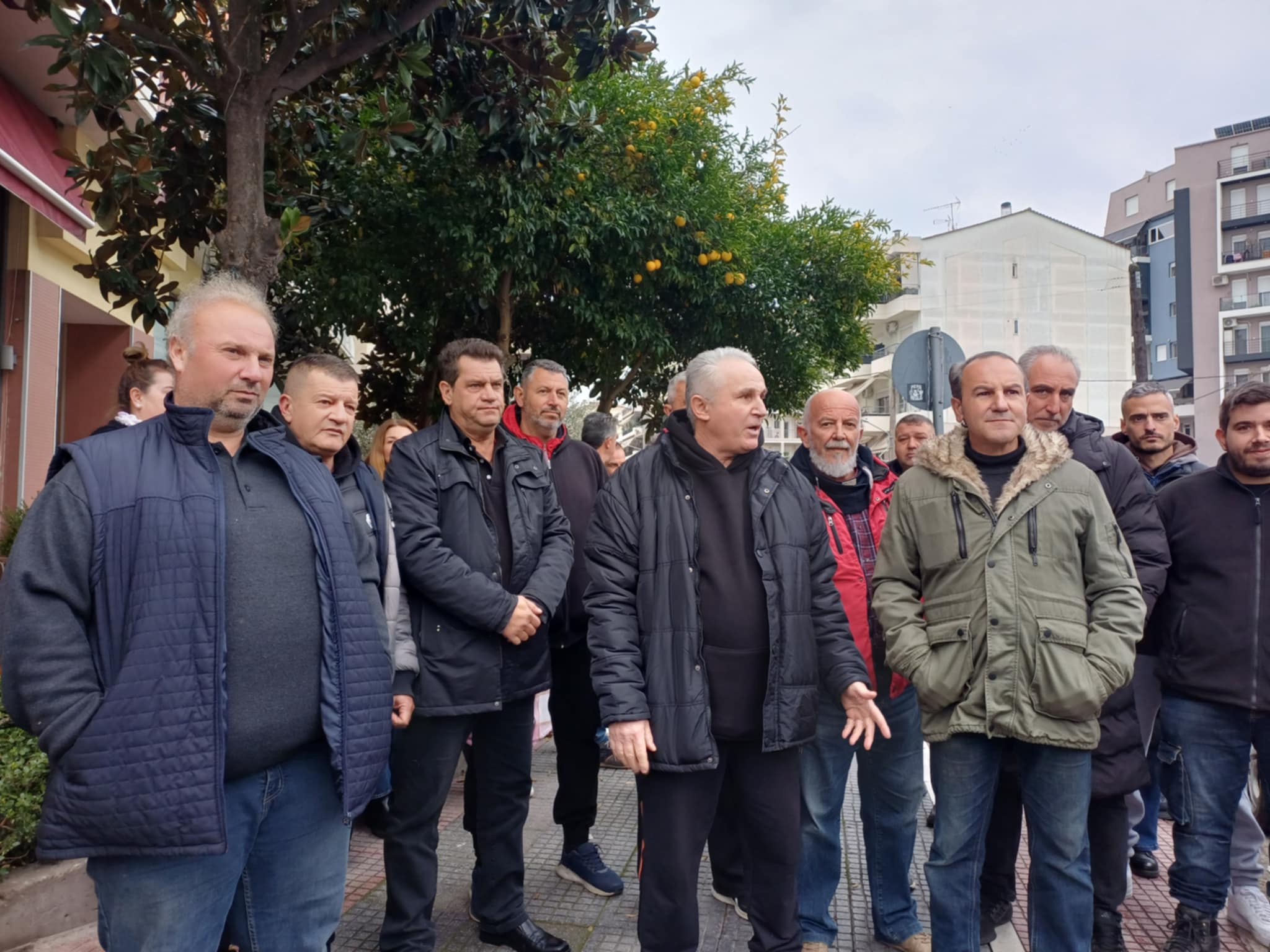 Απεργούν σήμερα οι απραγωγοί Λαϊκών Αγορών στη Λάρισα- τα αιτήματά τους (ΦΩΤΟ)