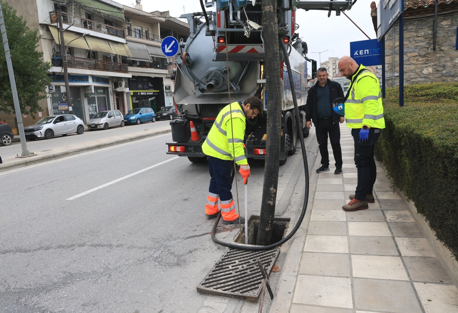Δήμος Λαρισαίων: Επί ποδός συνεργεία της ΔΕΥΑΛ και της Διεύθυνσης Καθαριότητας ενόψει κακοκαιρίας (φωτ. και βίντεο)