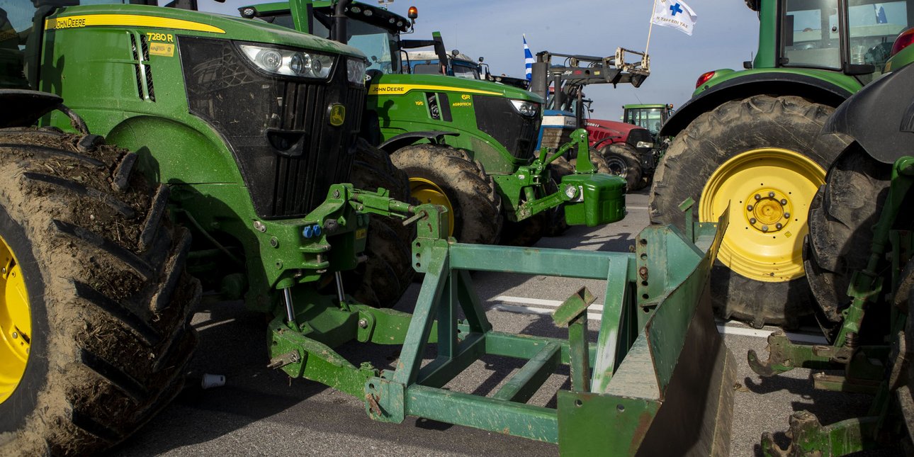 Οι αγρότες έκλεισαν το τελωνείο του Προμαχώνα για φορτηγά -Eπιτρέπεται η διέλευση σε ΙΧ, λεωφορεία και ασθενοφόρα