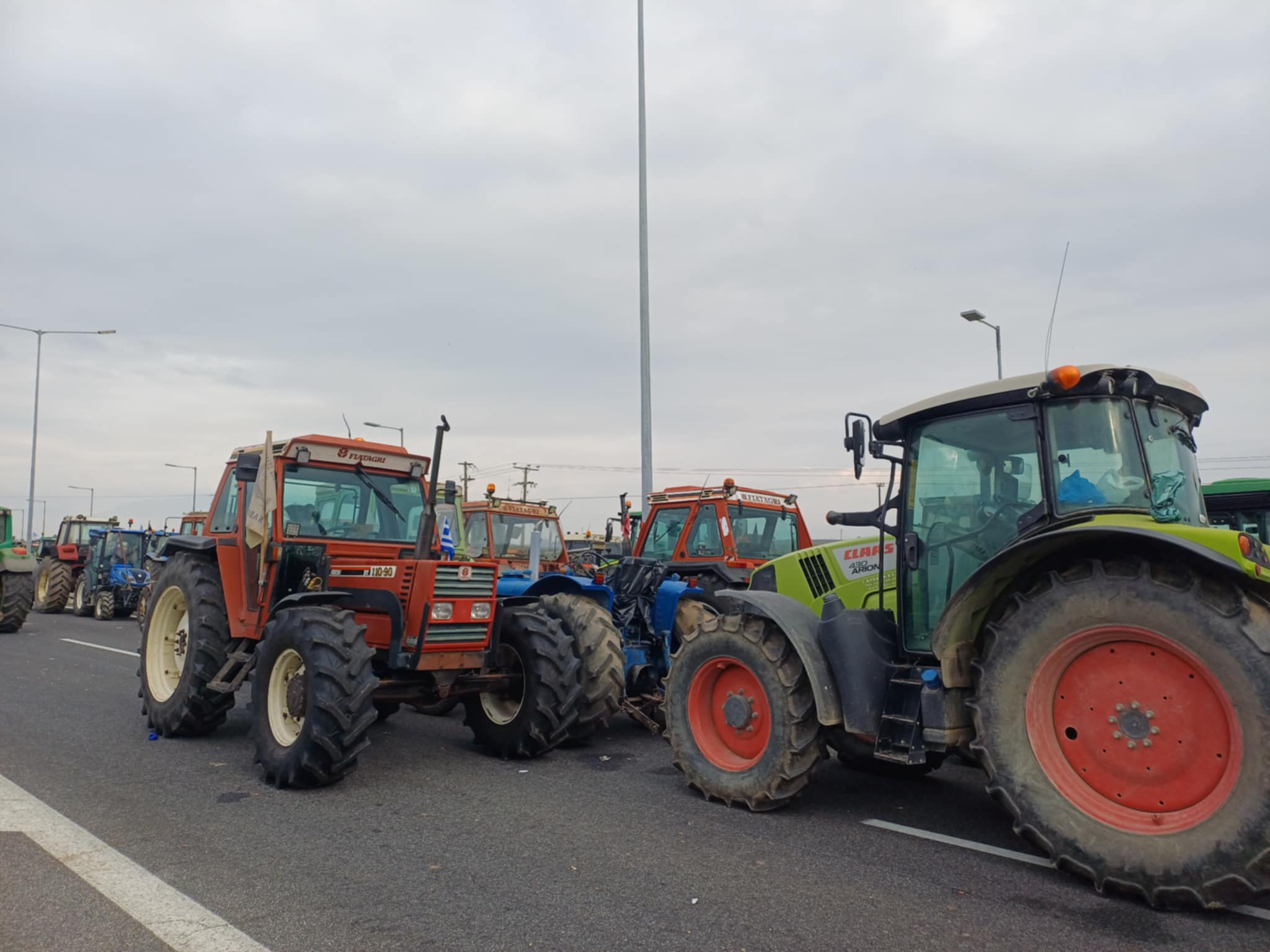 Νέα δυνάμεις 70 τρακτερ στο μπλόκο της Νίκαιας από την Ανεξάρτητη Πρωτοβουλία Αγροτών