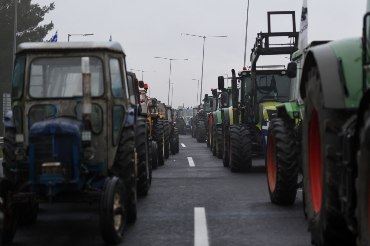 Αγρότες: Πάνω από 6.000 τρακτέρ στους δρόμους και 14 μπλόκα