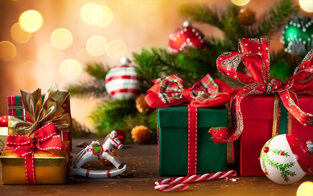 Η Περιφέρεια Θεσσαλίας φωταγωγεί το Χριστουγεννιάτικο δέντρο της