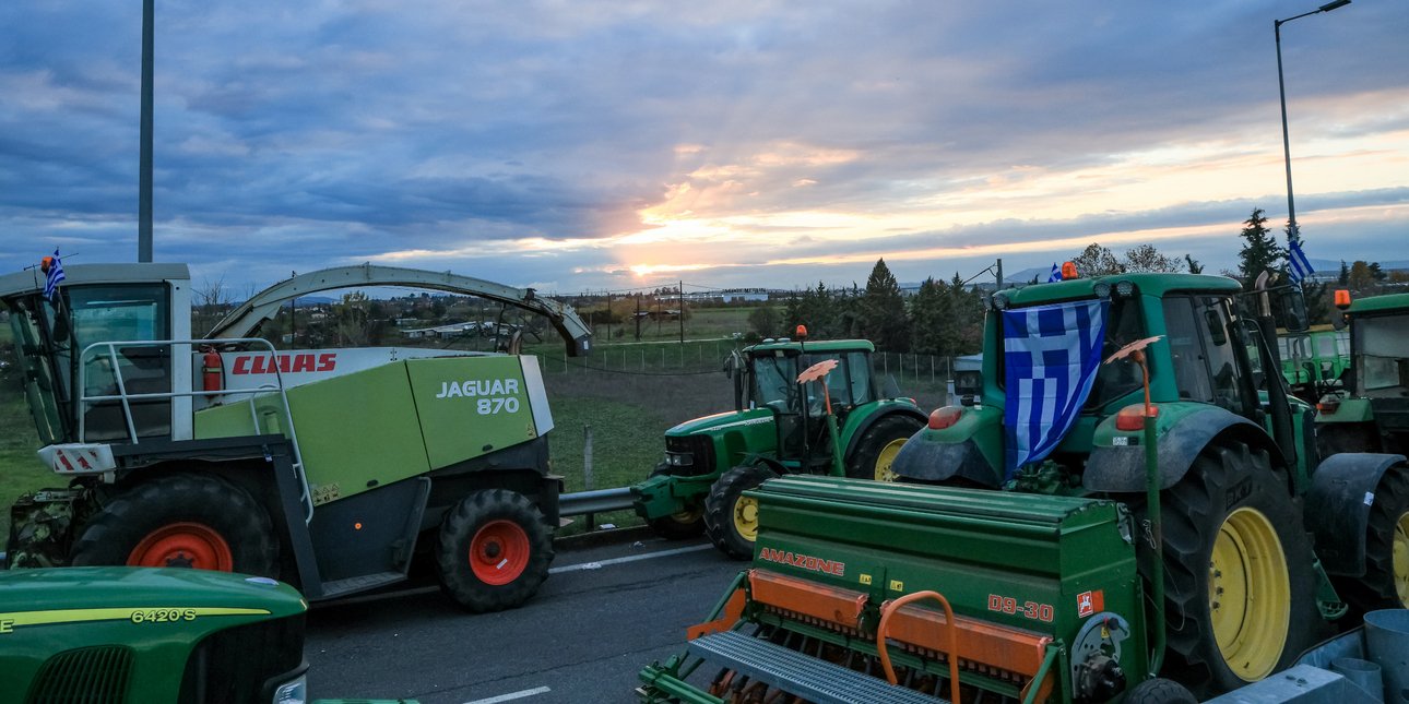 Ανυποχώρητοι οι αγρότες παρά την παρέμβαση του Αρείου Πάγου -Συνεχίζουν με νέα μπλόκα, θα αποκλείσουν το λιμάνι του Βόλου
