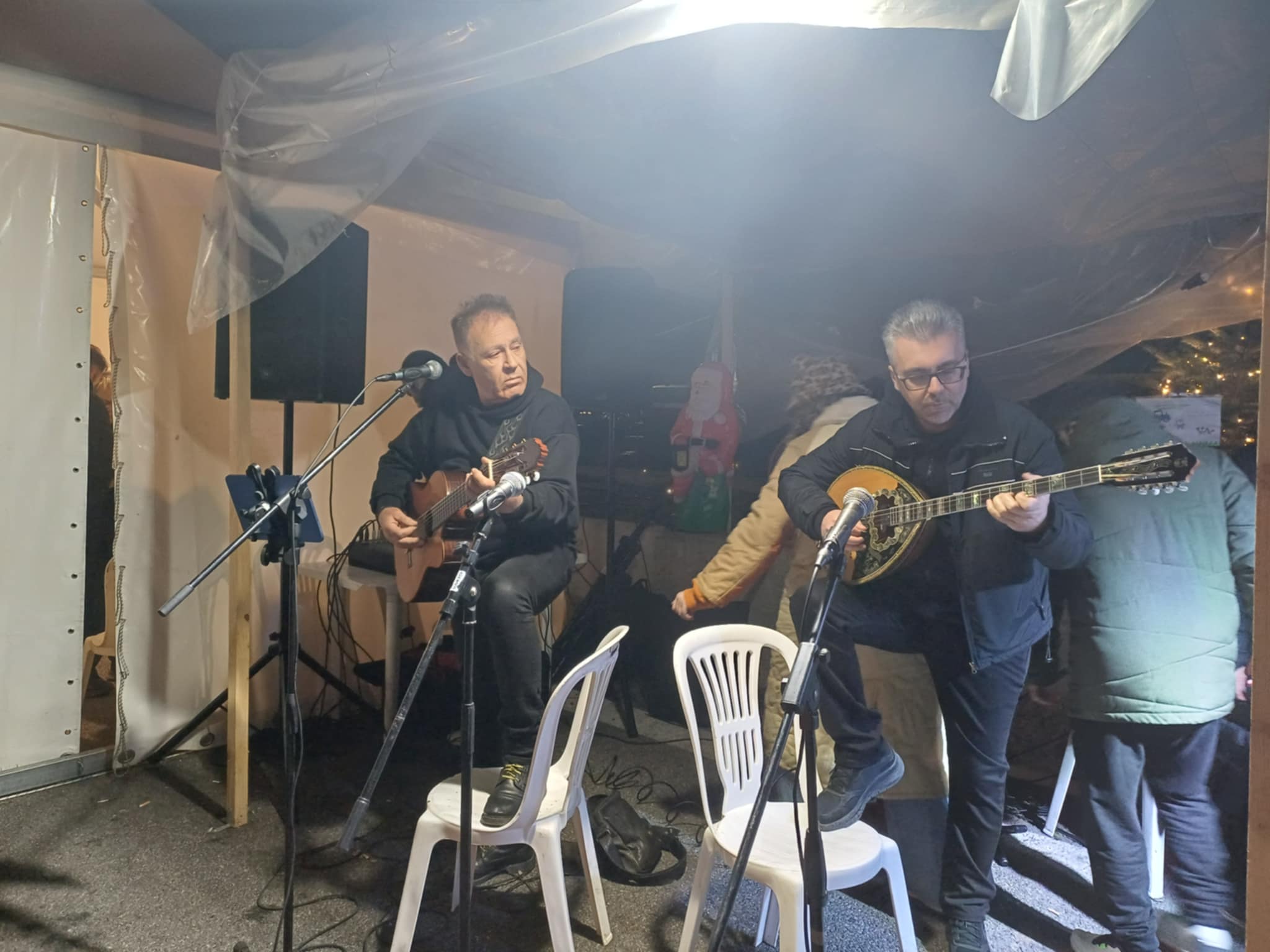 Συναυλία με Λαρισαίους μουσικούς, σουβλάκια, κρασί και κέφι στο μπλόκο της Νίκαιας (ΦΩΤΟ+video) Συναυλία με Λαρισαίους μουσικούς, σουβλάκια, κρασί και κέφι στο μπλόκο της Νίκαιας (ΦΩΤΟ+video)