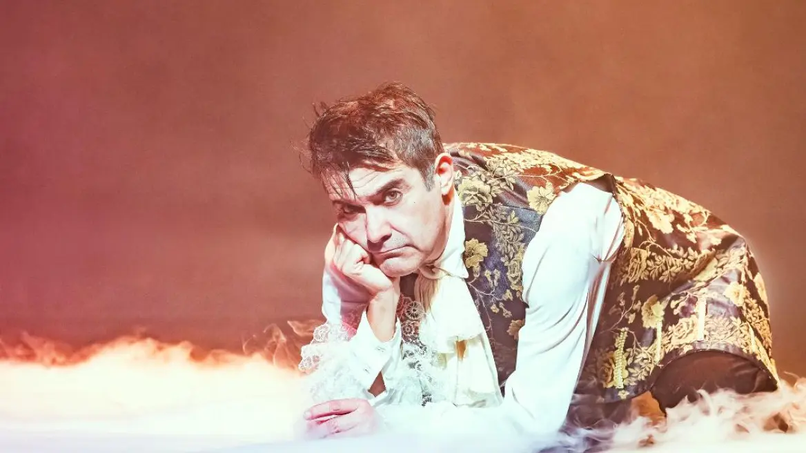 Ο Γεράσιμος Γεννατάς πρωταγωνιστεί στον «Μισάνθρωπο» του Μολιέρου για τα 50ά γενέθλια του Θεσσαλικού Θέατρου