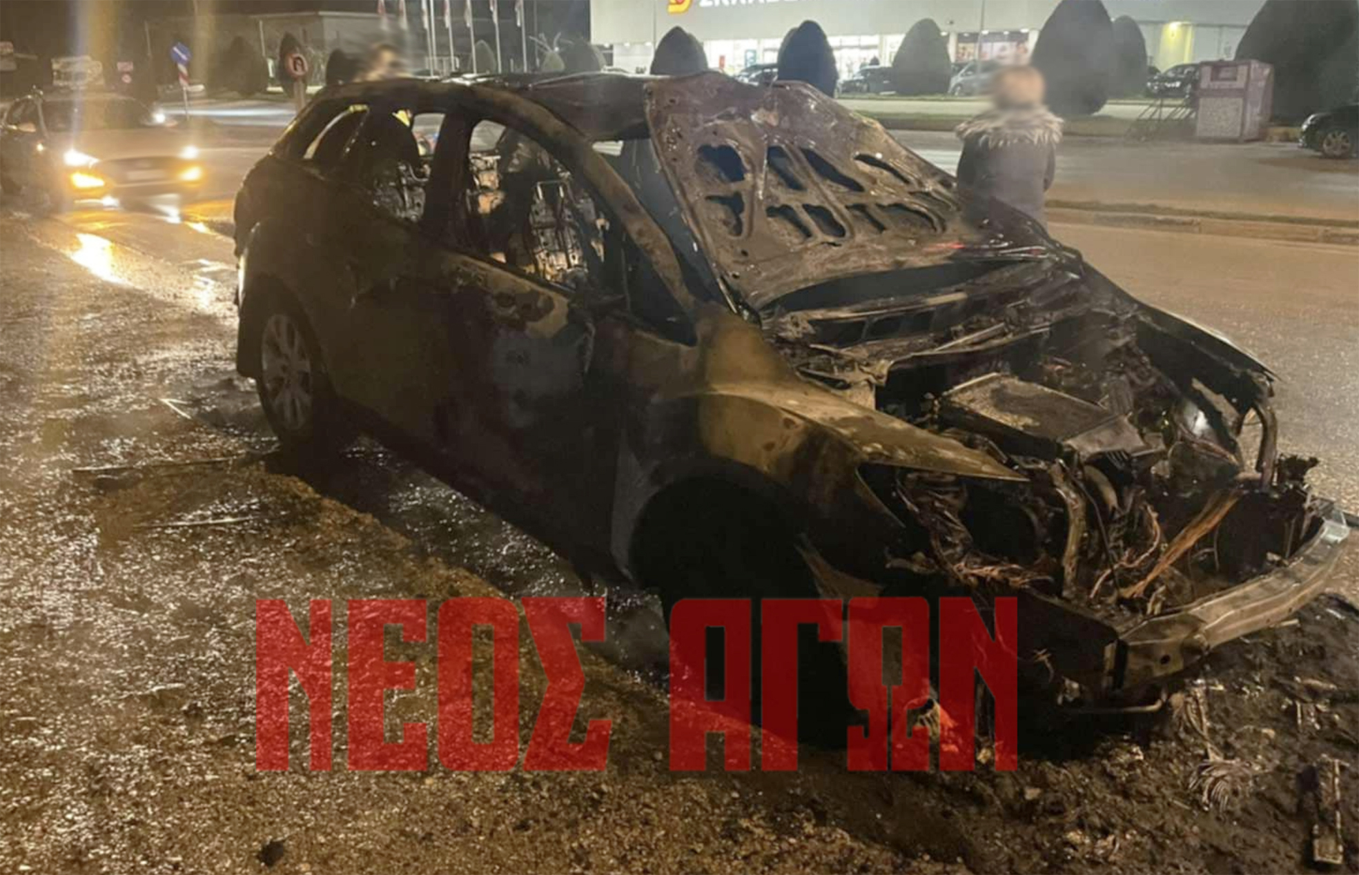 Κάηκε ΙΧ έξω από την Καρδίτσα (ΦΩΤΟ)