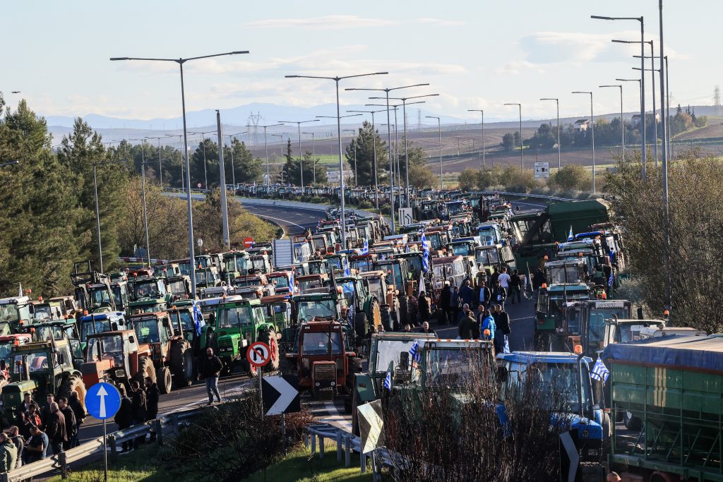 Μπλόκα αγροτών: Κλείνουν και οι παρακαμπτήριοι- – Τα σημεία κλειδιά και τι θα γίνει με την έξοδο των Χριστουγέννων
