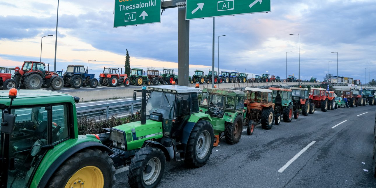 Χριστούγεννα στα μπλόκα -«Όχι» στον διάλογο με την κυβέρνηση, νέα σύσκεψη στο μπλόκο της Νίκαιας  το μεσημέρι