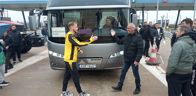 Αποθεώθηκε στα μπλόκο των αγροτών η Αναγέννηση