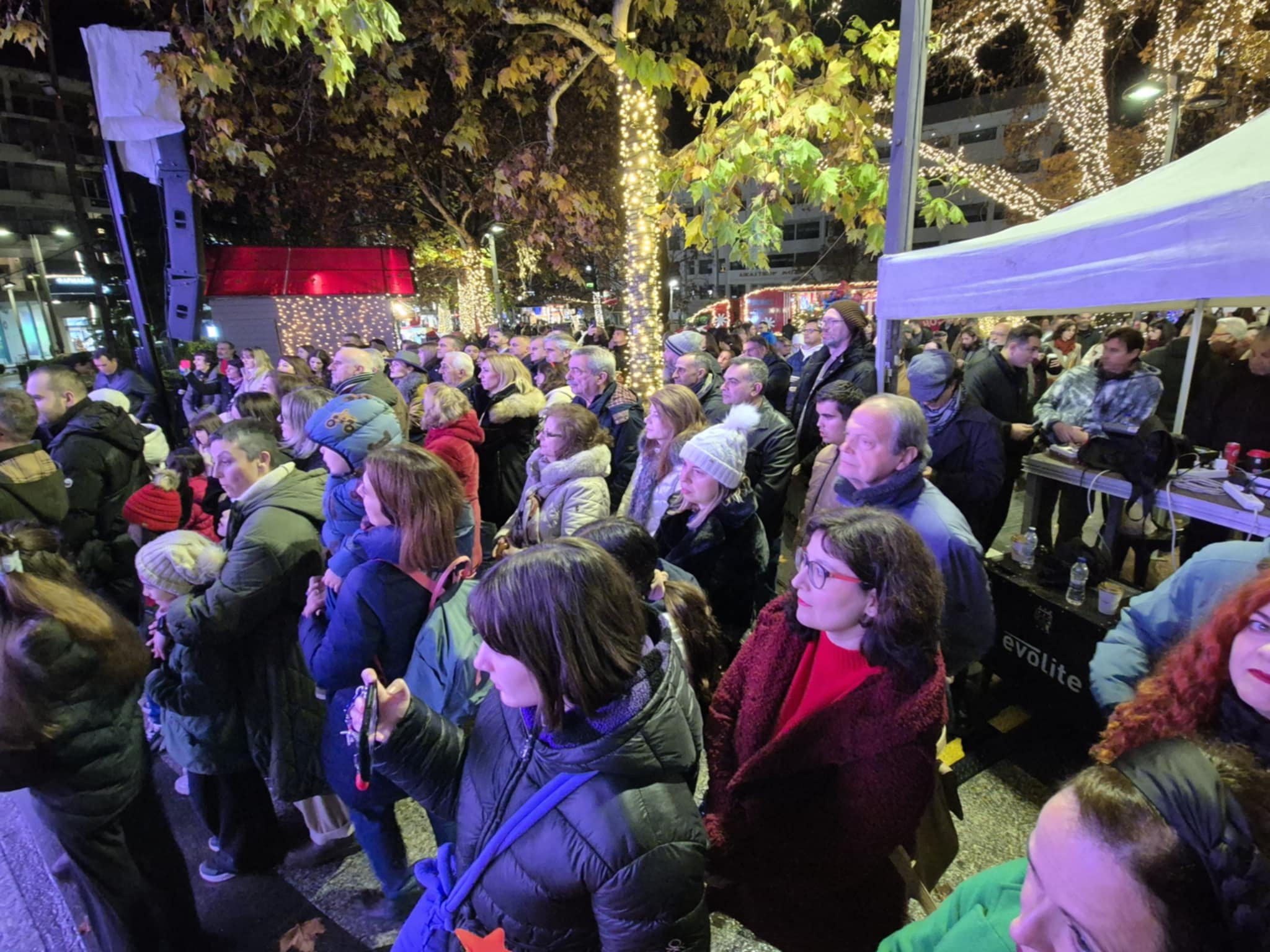 Με drone show και χριστουγεννιάτικες μελωδίες γιόρτασε η Λάρισα την παραμονή Χριστουγέννων (ΦΩΤΟ+βίντεο)