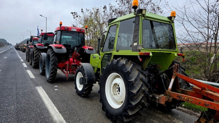 Χριστούγεννα στα μπλόκα κάνουν οι αγρότες: Στην άκρη τα τρακτέρ για να διευκολυνθούν οι εκδρομείς