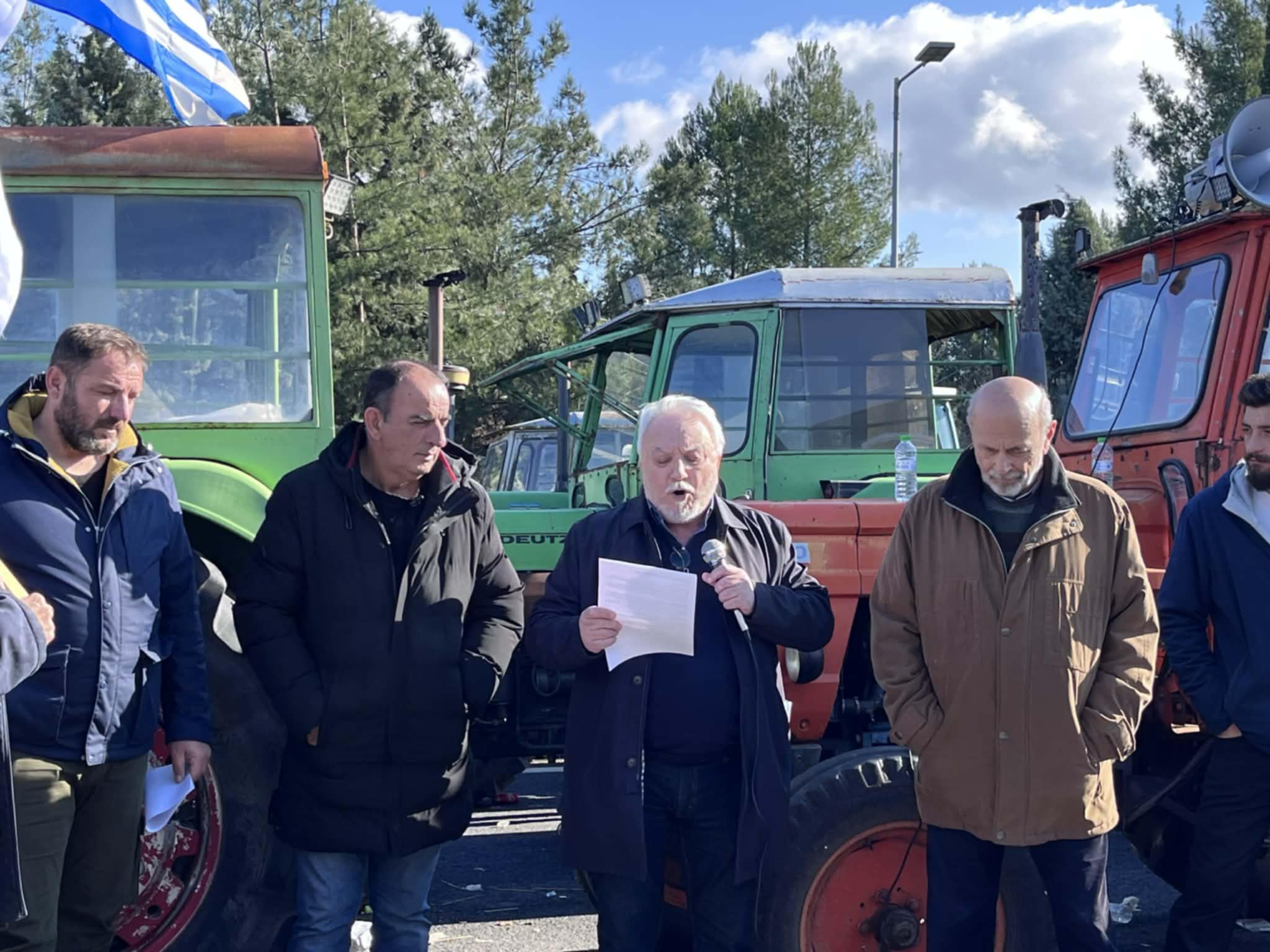 Αποφάσισαν κλιμάκωση κινητοποιήσεων στο μπλόκο της Νίκαιας, έκλεισαν την αερογέφυρα- αύριο ανοίγουν τα διόδια στο Μακρυχώρι