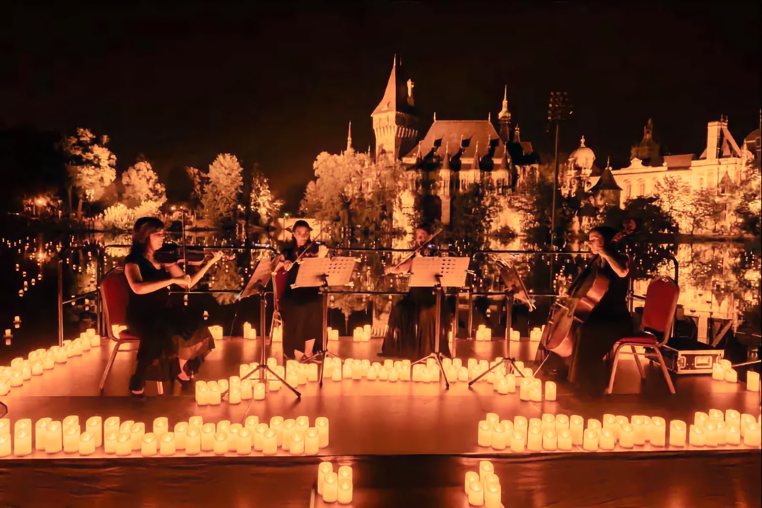 «Μαγική» βραδιά απόψε στα Φάρσαλα: Η πλατεία Δημαρχείου φωτίζεται με 1.000 κεριά!