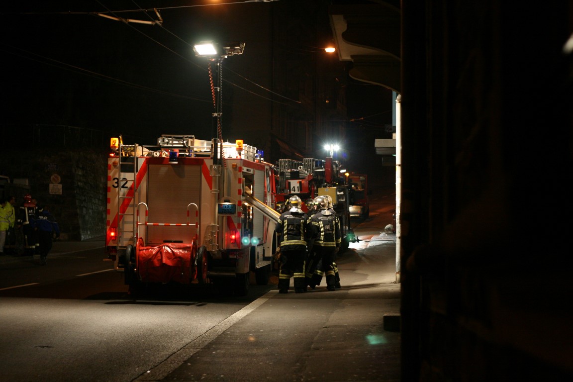 Αγιά: Μάχη με τις φλόγες έδωσαν οι πυροσβεστες  τη νύχτα  σε δύο οικίες σε Ανάβρα και Μελιβοία