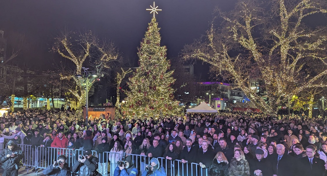 Λαμπερή υποδοχή για το 2026 από τον Δήμο Λαρισαίων με πυροτεχνηματα και συναυλία του Δώρου Δημοσθένους (ΦΩΤΟ+video)