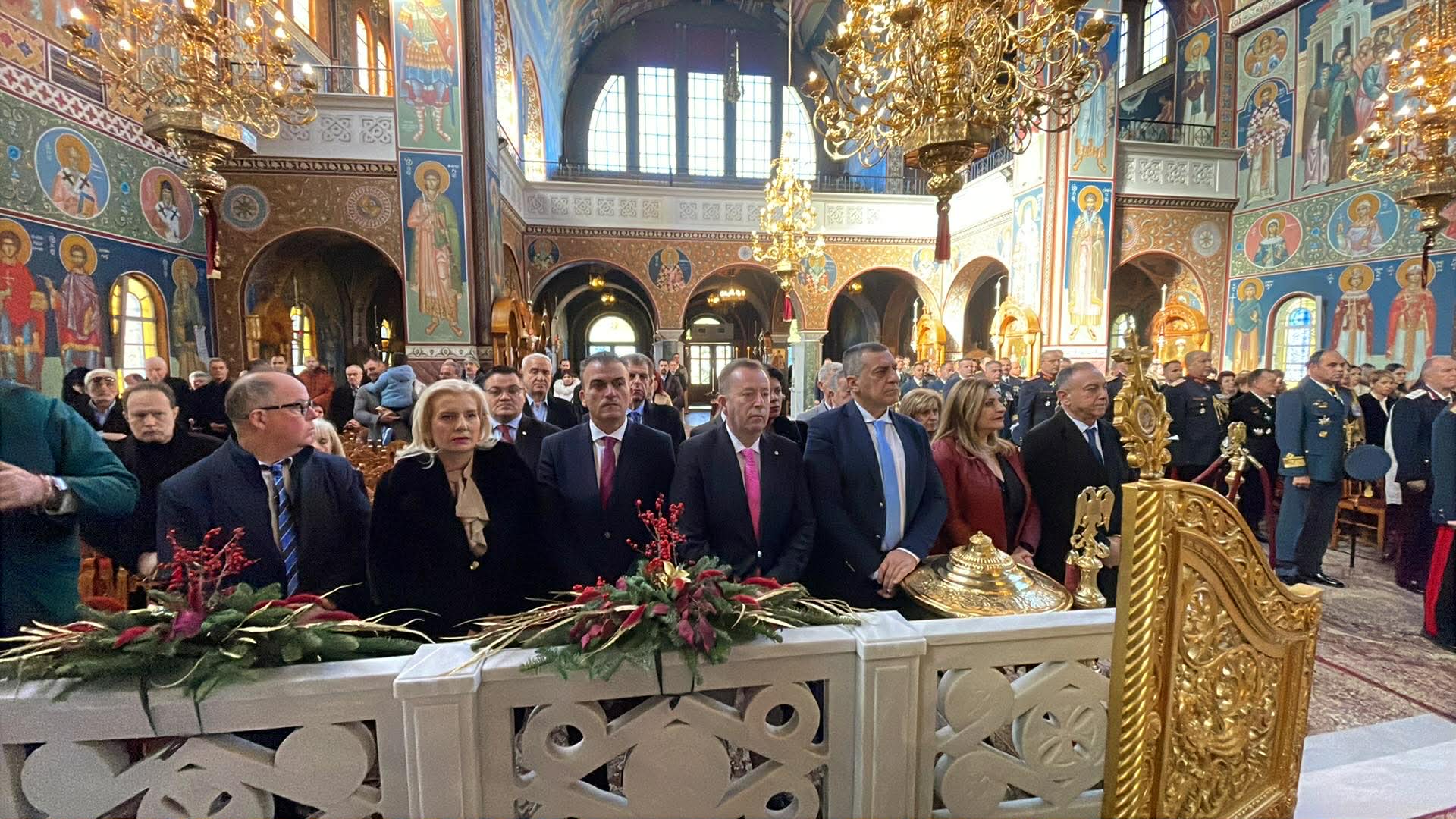 Με λαμπρότητα και παρουσία των αρχών η πανηγυρική θεία λειτουργία για το νέο έτος στον Άγιο Αχίλλιο (ΦΩΤΟ)