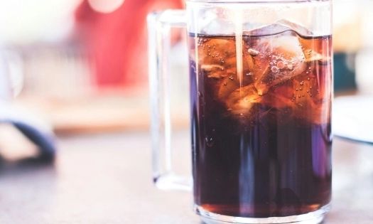 Πόσα λεπτά χάνεις από τη ζωή σου κάθε φορά που πίνεις ένα ανθρακούχο αναψυκτικό