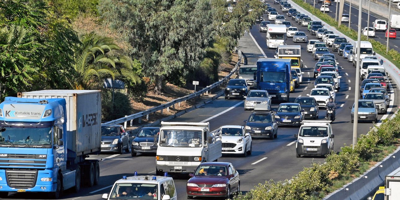 Αθηνών-Λαμίας: Ταλαιπωρία για όσους επιστρέφουν προς Αθήνα -Μεγάλες ουρές στο Μαρτίνο και τον κόμβο Βαγίων