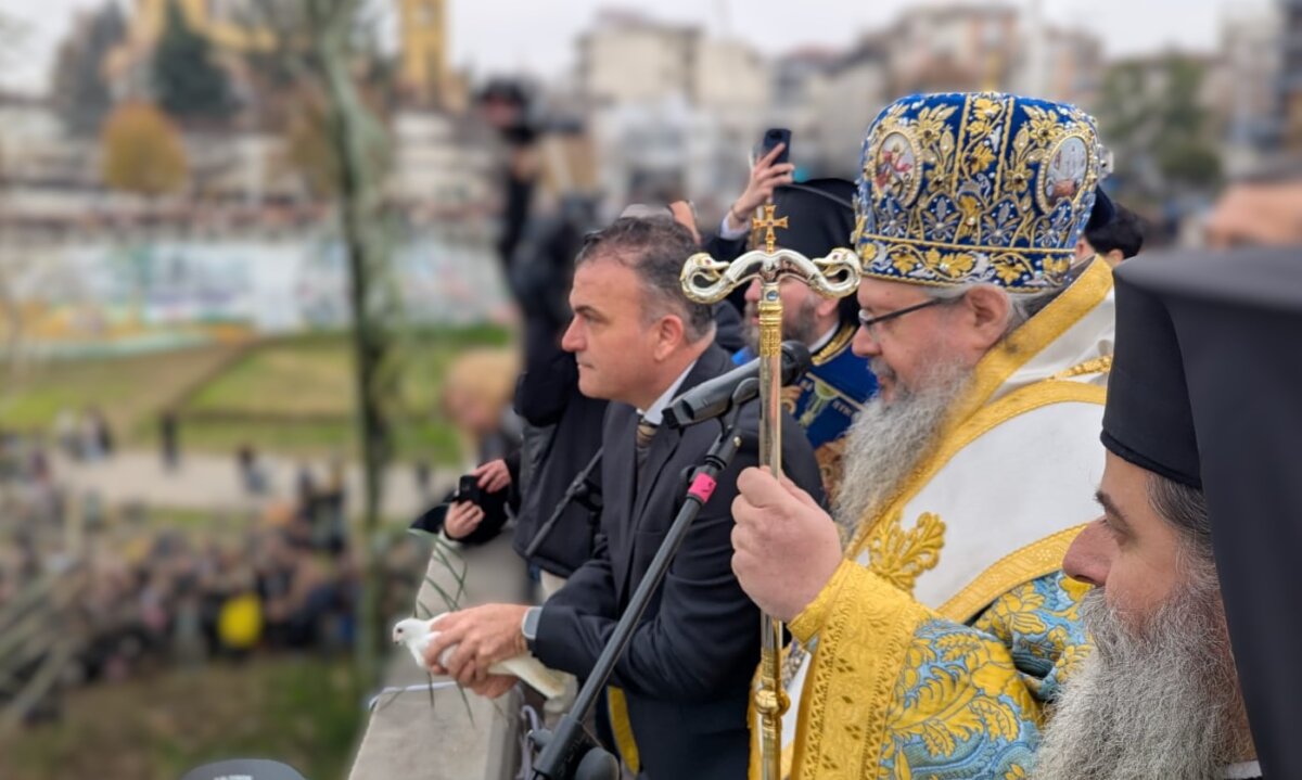 Λαμπρός ο εορτασμός των Θεοφανίων στη Λάρισα– Δεξίωση και κοπή πίτας στο ΔΩΛ από τον Δήμο Λαρισαίων