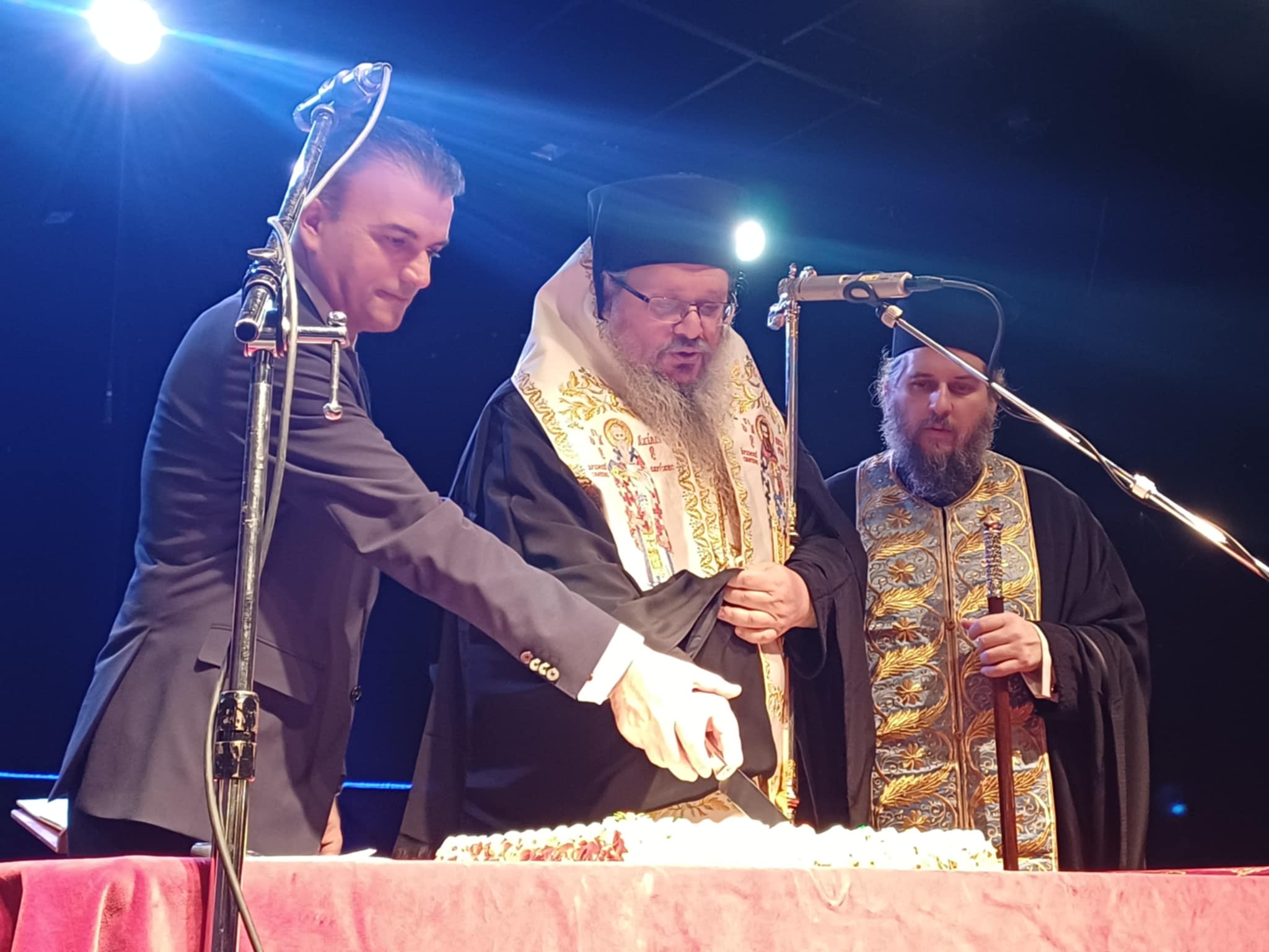 Σε πανηγυρικό κλίμα η κοπή της πρωτοχρονιάτικης πίτας του Δήμου Λαρισαίων (ΦΩΤΟ - ΒΙΝΤΕΟ)