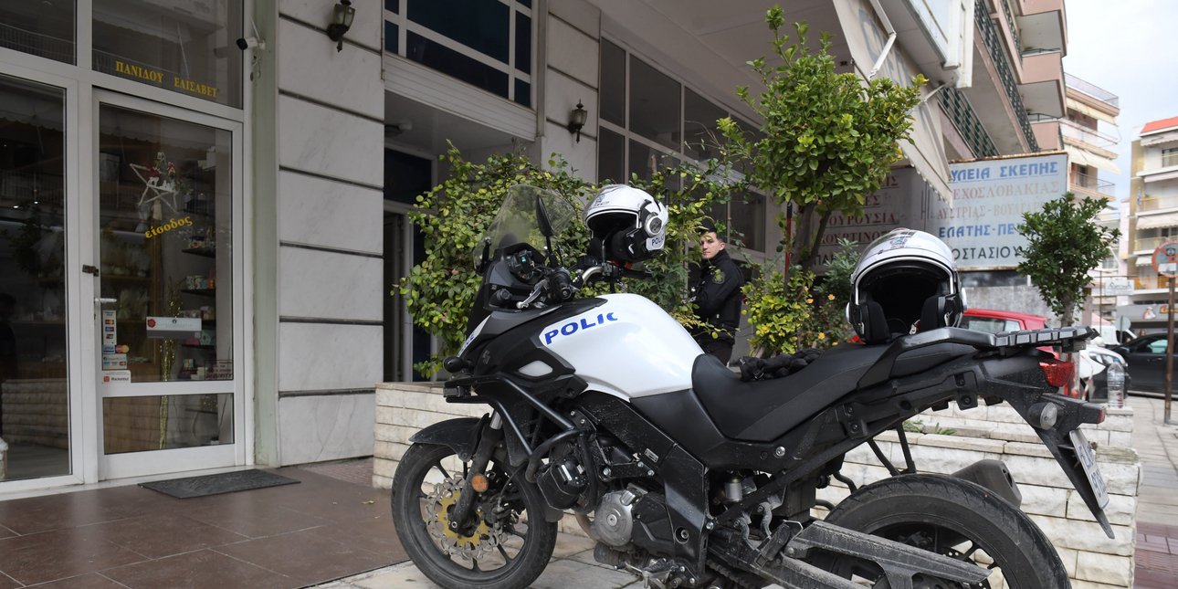 Σέρρες: Για ανθρωποκτονία από πρόθεση κατηγορείται ο 16χρονος - Χειροπέδες και στη μητέρα του