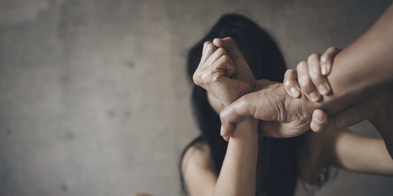 Κύπριος βουλευτής καταγγέλθηκε για ξυλοδαρμό της συντρόφου του στην Αθήνα - Τι ερευνά η Αστυνομία