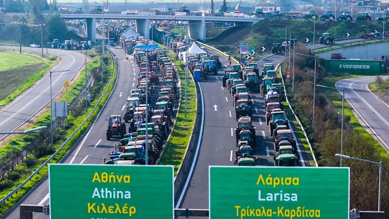 Δυσαρεστημένοι οι αγρότες από τις εξαγγελίες της κυβέρνησης, δεν σχεδιάζουν να ανοίξουν τους δρόμους