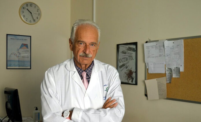 Γουργουλιάνης: «Εμβολιαστείτε, τα δύσκολα είναι μπροστά μας»