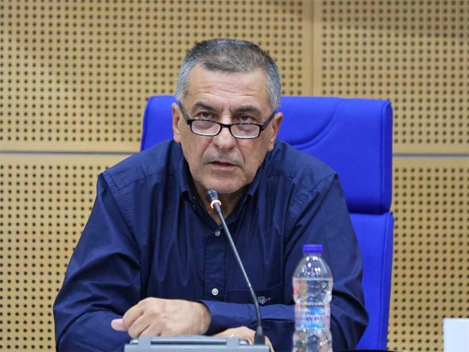 Να ξαναδεί το θέμα του εμβολιασμού για την ευλογιά καλεί τον υπουργό ο Δημήτρης Κουρέτας