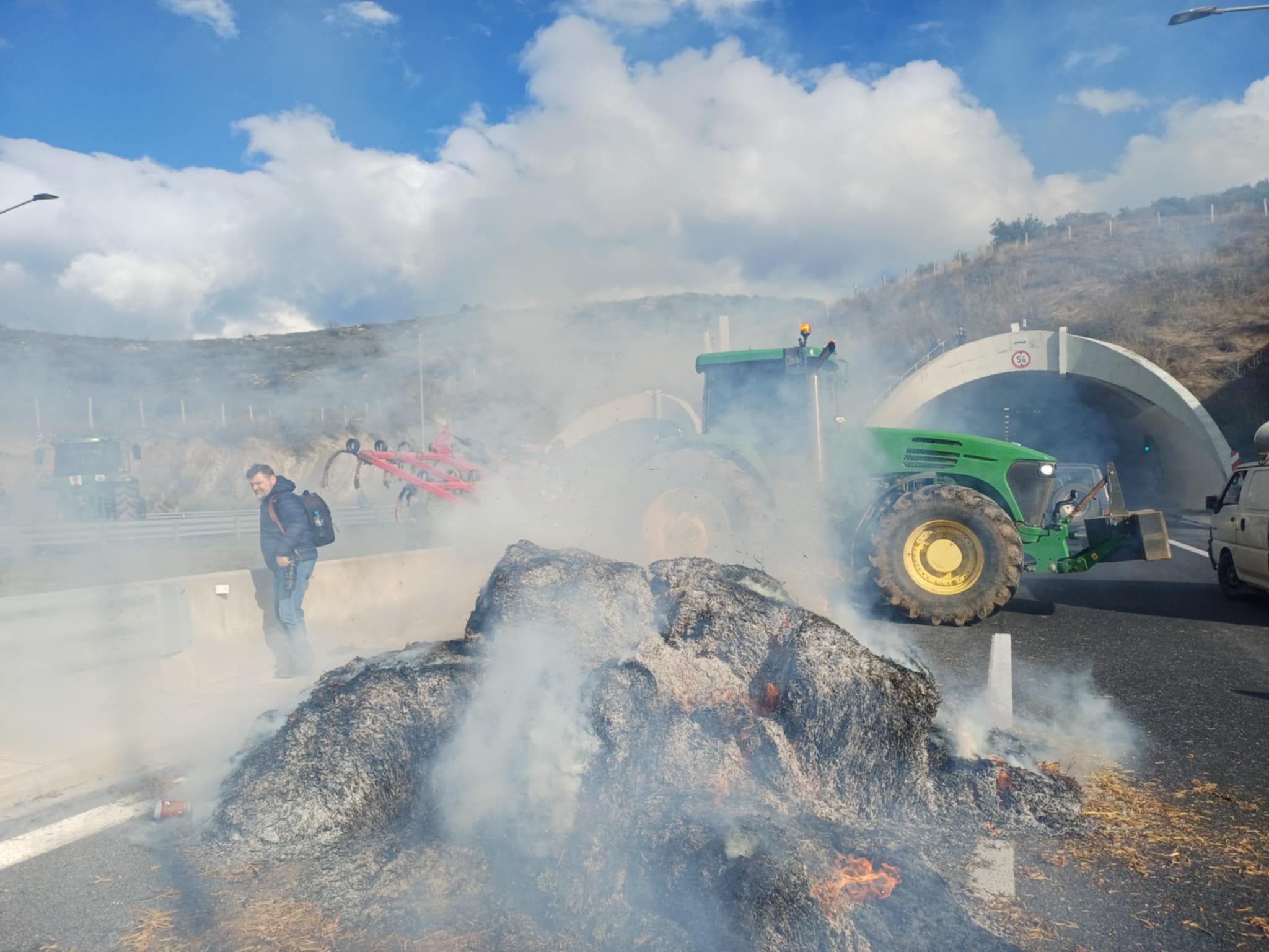 Αγρότες: Διπλή αντιπροσωπεία στη συνάντηση με Μητσοτάκη - «Λύσεις ή γενικός αποκλεισμός»