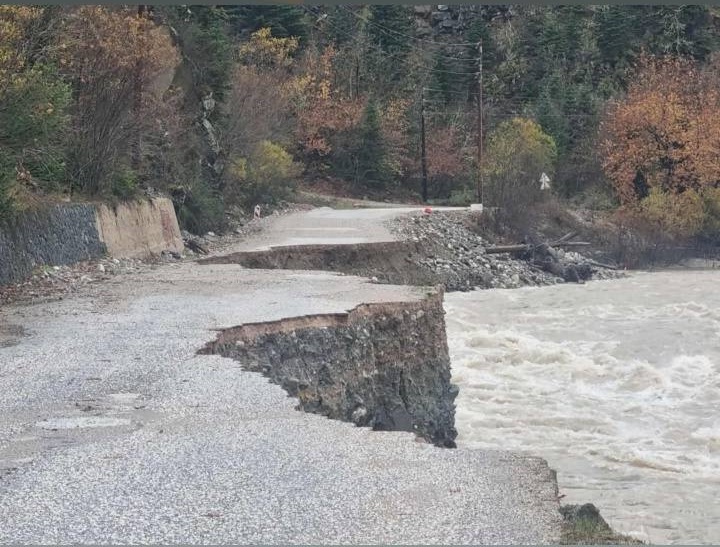 Πάλι αποκομμένα τα χωριά του Ασπροποτάμου από τα καιρικά φαινόμενα (ΦΩΤΟ)