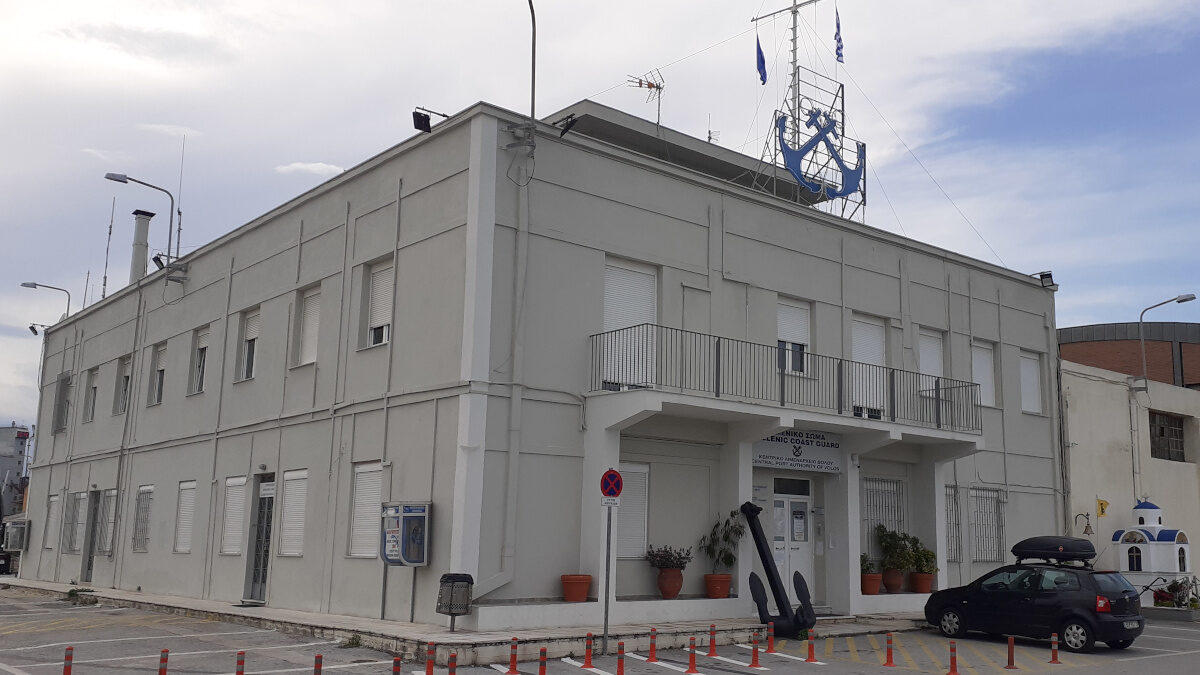 Δεμένα τα πλοία στο λιμάνι του Βόλου λόγω θυελλωδών ανέμων