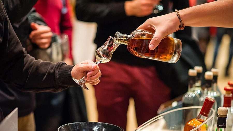 Η Περιφέρεια Θεσσαλίας παρουσιάζει τα αποστάγματά της