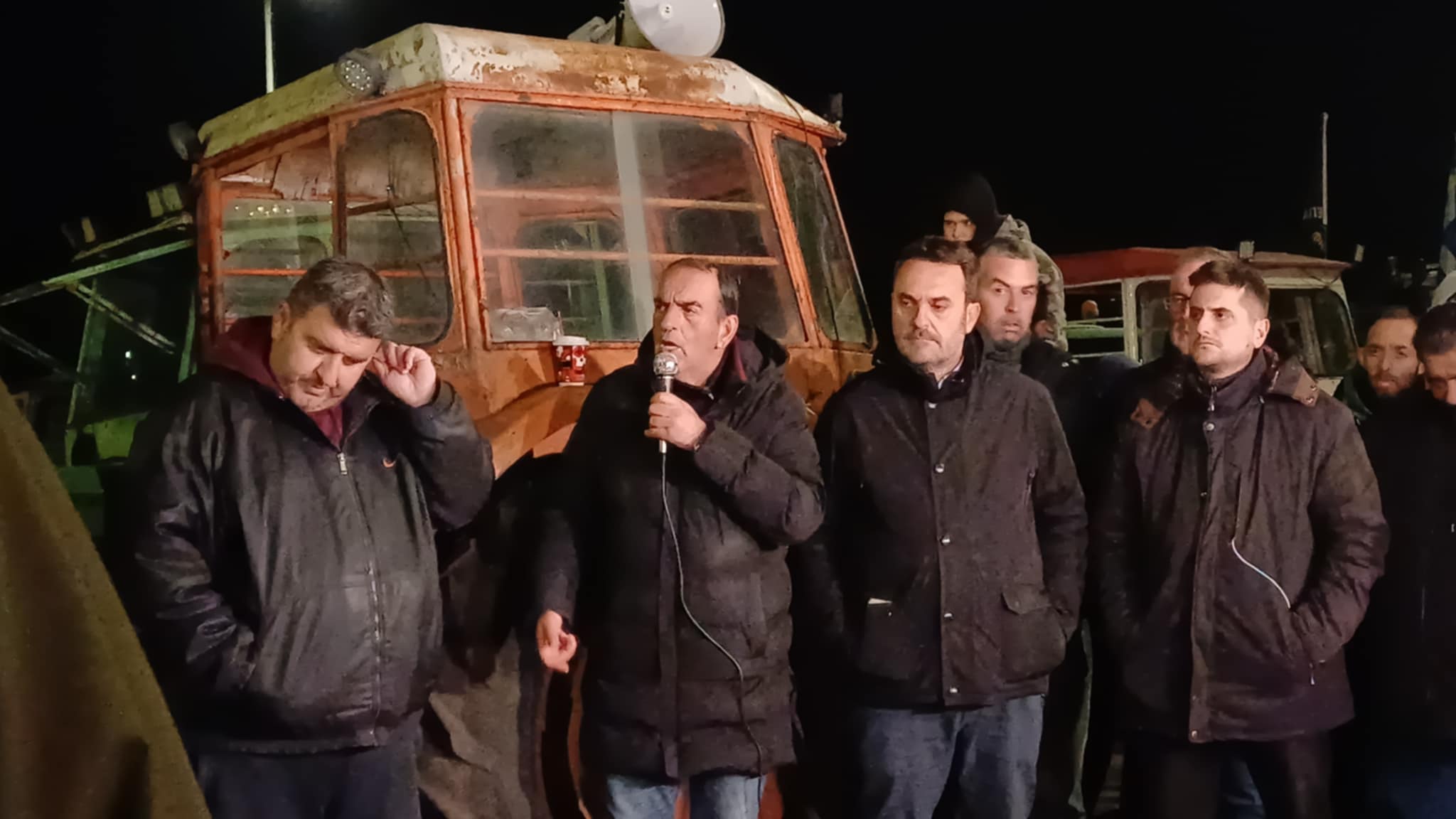 Ραγδαίες εξελίξεις στο μπλόκο Νίκαιας: Δεν πάνε αύριο Μαξίμου, ζητούν νέα συνάντηση και κλιμακώνουν τον αγώνα (ΦΩΤΟ+video)