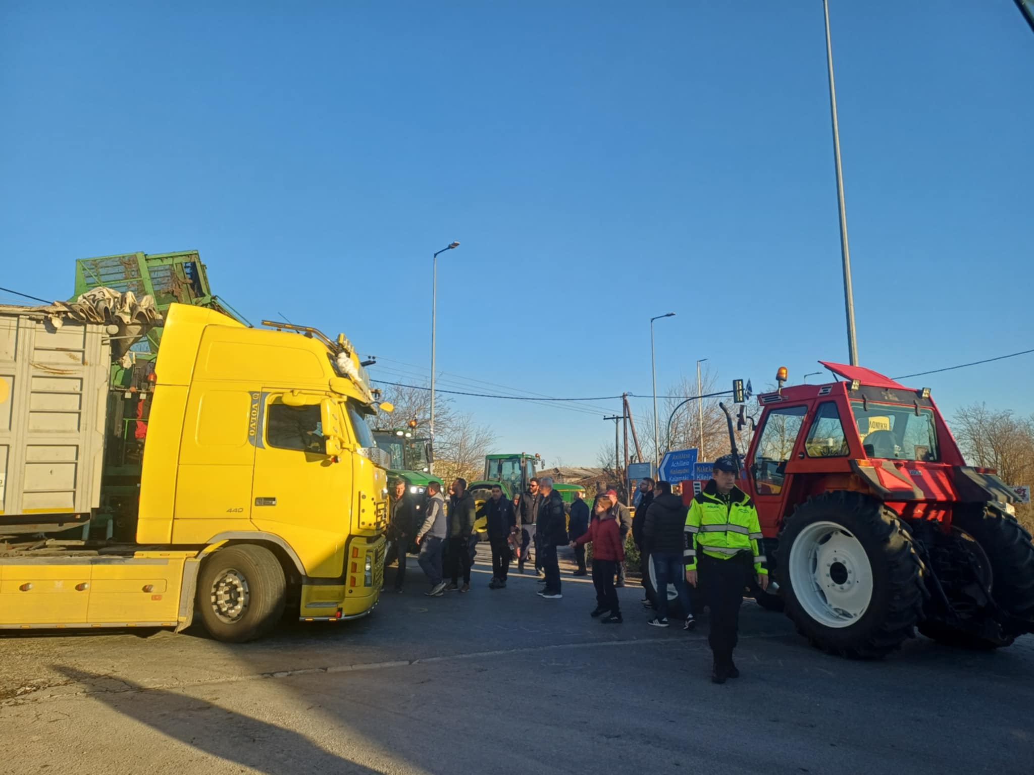 Κλείνουν την παλιά εθνκή Λάρισας- Βόλου στο Αχίλλειο στις 3,00 οι αγρότες του μπλόκου Νίκαιας- αύριο πανελλαδική στον Παλαμά