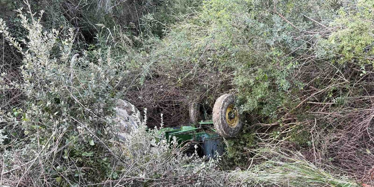 Ανατράπηκε τρακτέρ στο Κουτσοχέρι Μεσολογγίου και καταπλάκωσε τον οδηγό -Επιχείρηση για τον απεγκλωβισμό του