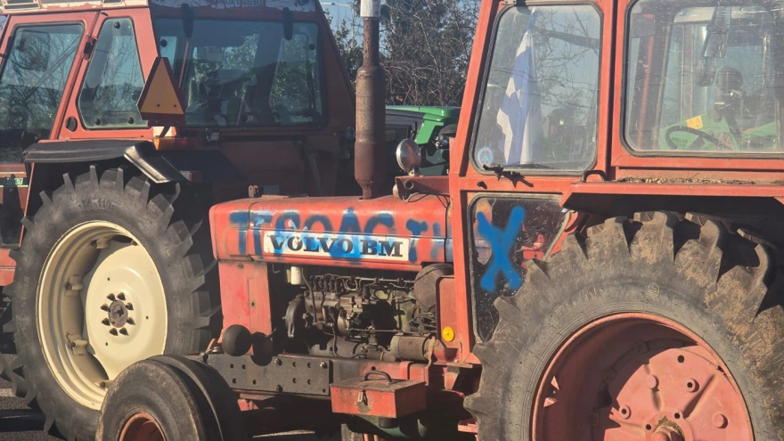 «Θα έπρεπε να ντρέπονται, δείχνουν πόσο μικρά ανθρωπάκια είναι» -Αιχμές από τον αγρότη που του βανδάλισαν το τρακτέρ