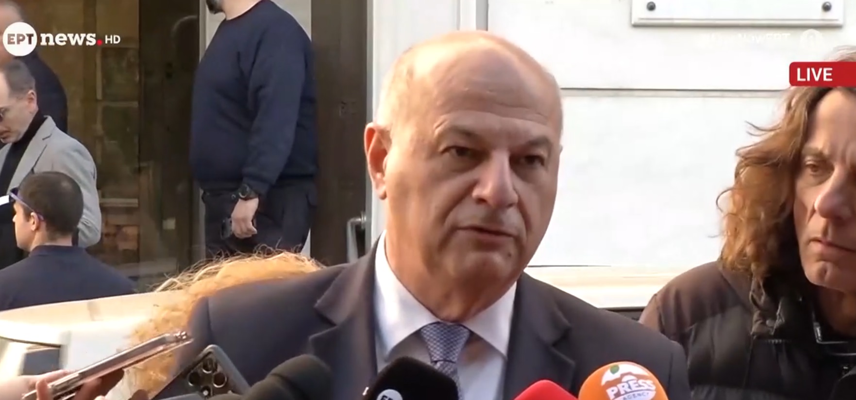 Τσιάρας μετά τη συνάντηση με τους αγρότες: «Η κοινωνία δεν μπορεί να συνεχίσει να ταλαιπωρείται»