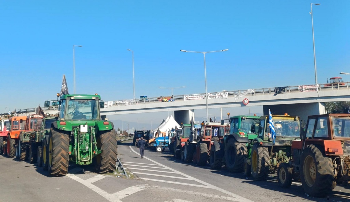 Άνοιξαν την αερογέφυρα στον μπλόκο της Νίκαιας οι αγρότες - πως γίνεται η κίνηση προς Θεσσαλονίκη